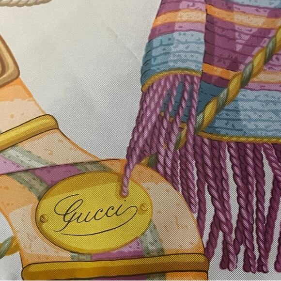 Gucci Square Silk Scarf with Logo floral & equestrian Designs Vintage 90 CM - Picture 9 of 10
